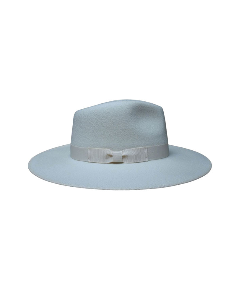 chapeau blanc en feutre de laine fabriqué en france de profil 